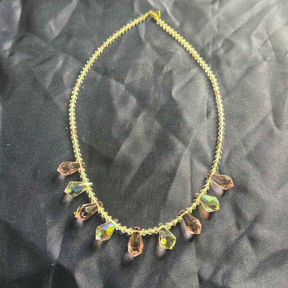 A beautiful crystal like necklace - Picture 1 of 3